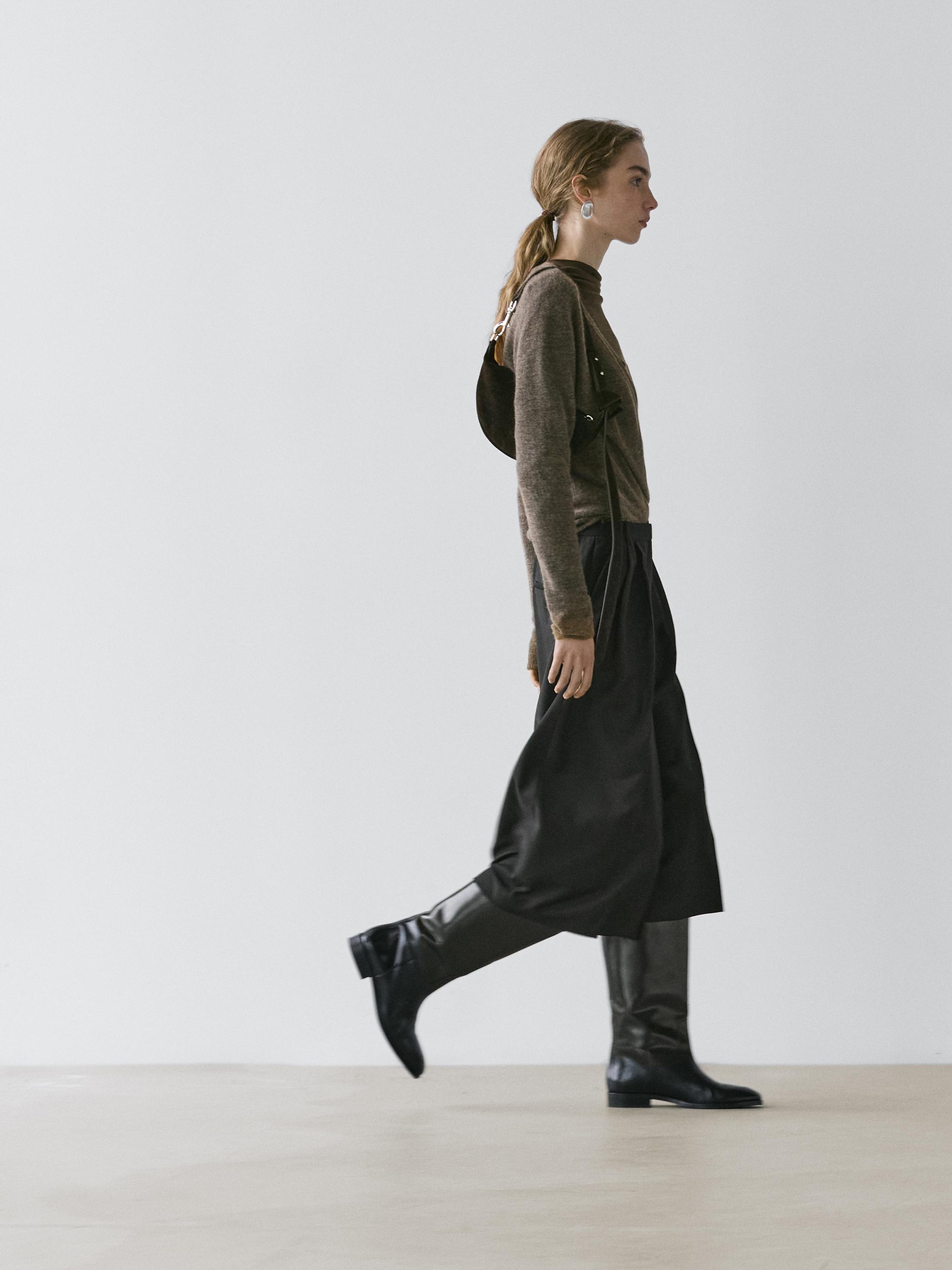 Long 100% wool Bermuda shorts